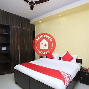 *** Hotel Oyo 28172 Golden Palace India